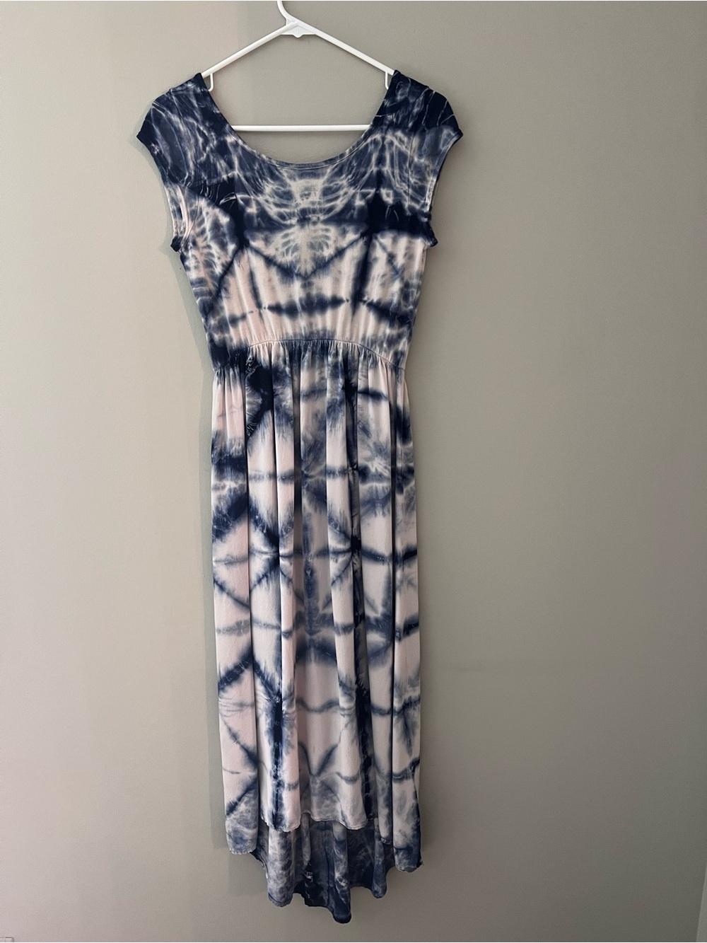 Cap-Sleeve Tie-Dye Maxi Dress in Navy and White